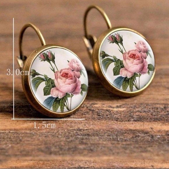 ❤️Floral Print Antiqued Gold Earrings - Picture 3 of 5